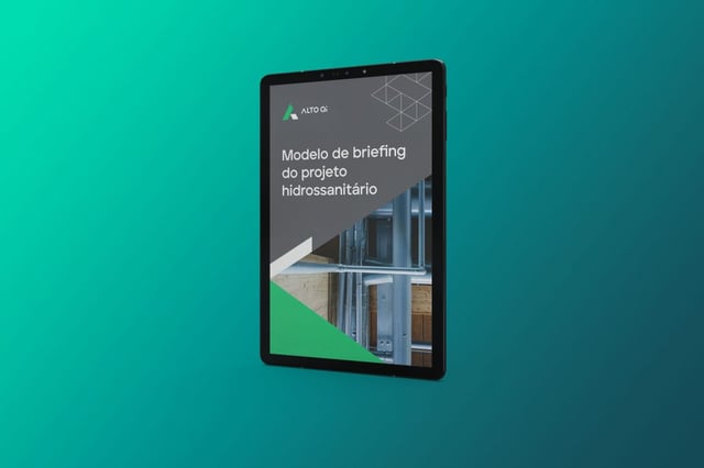 Um tablet exibindo um slide de apresentação com o texto: "Modelo de briefing do projeto hidrossanitário".